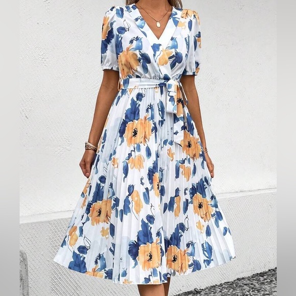 NWOT SHEIN Floral Dress - Picture 3 of 4